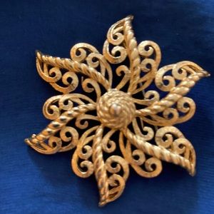 Vintage Vendome Gold tone Flower Brooch